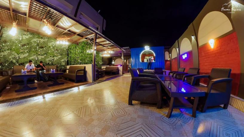 Imagen del bar/restaurante del Hotel Bajaj\'s Karwan Inn. Foto 3