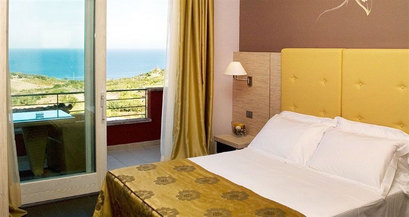 Imagen de la habitación del Hotel Bajaloglia Resort. Foto 2