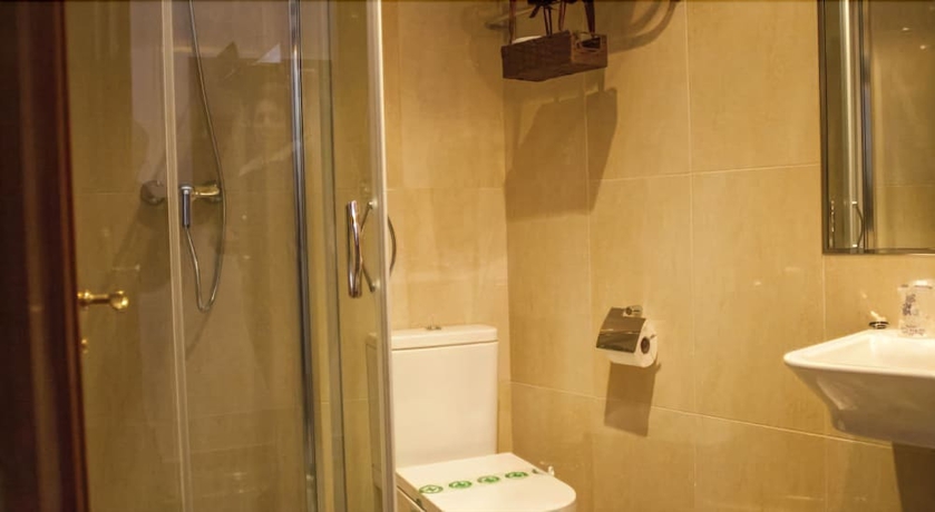 Imagen de la habitación del Hotel Bajamar. Foto 6