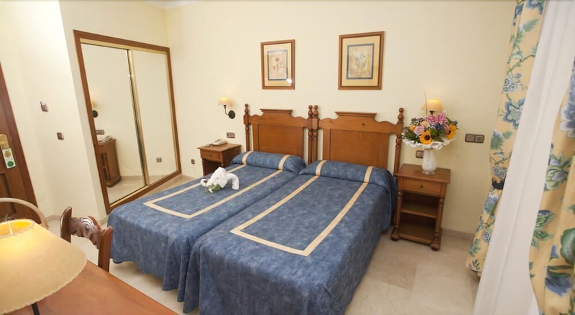 Imagen de la habitación del Hotel Bajamar. Foto 7