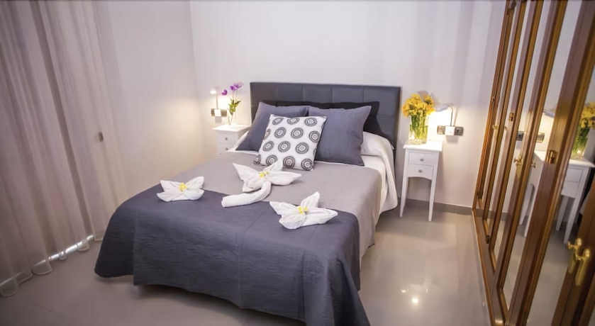 Imagen de la habitación del Hotel Bajamar. Foto 8