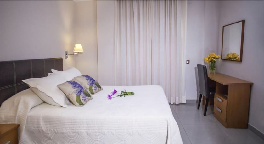 Imagen de la habitación del Hotel Bajamar. Foto 9