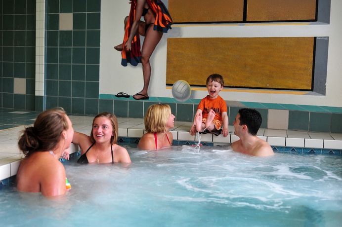 Imagen de la piscina del Hotel Baker's Sunset Bay Resort. Foto 17