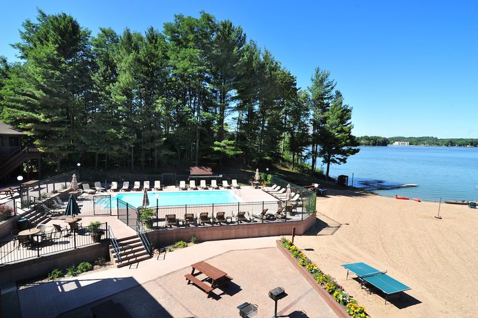 Imagen de la piscina del Hotel Baker's Sunset Bay Resort. Foto 20