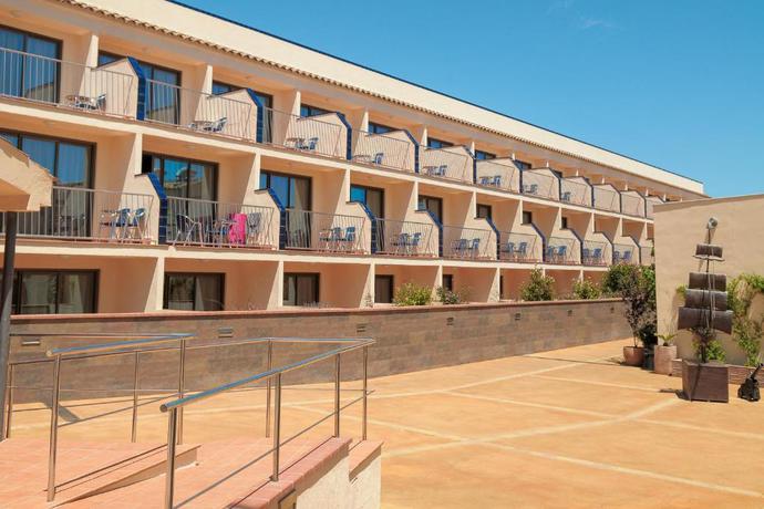 Imagen de los exteriores del Hotel Bakour Costa Brava. Foto 10