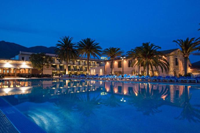 Imagen de la piscina del Hotel Bakour Costa Brava. Foto 15