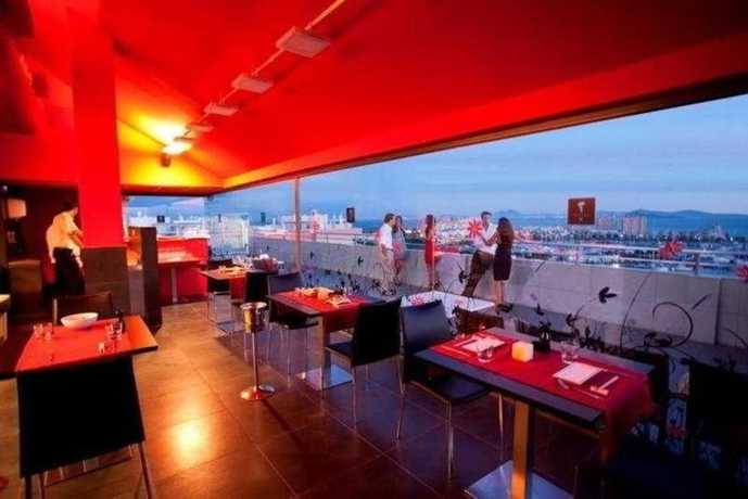 Imagen del bar/restaurante del Hotel Bakour La Manga Splash. Foto 2