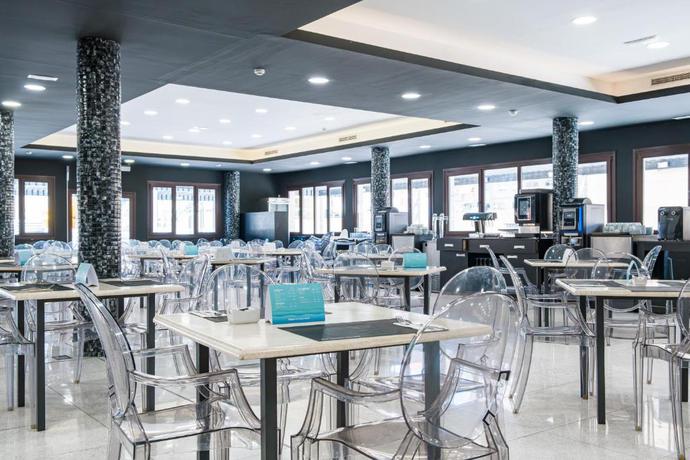 Imagen del bar/restaurante del Hotel Bakour La Manga Splash. Foto 4