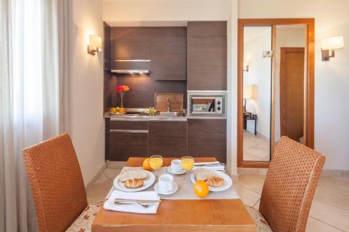 Imagen de la habitación del Hotel Bakour OH Nice Costa del Sol. Foto 6