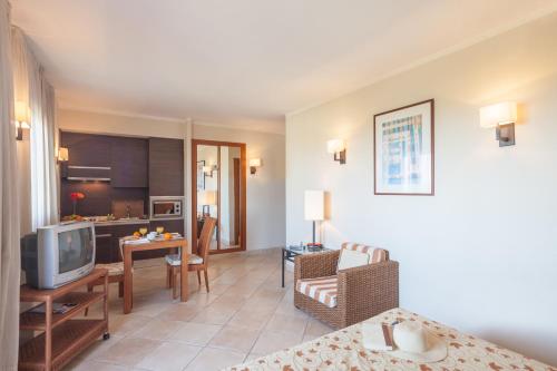 Imagen general del Hotel Bakour OH Nice Costa del Sol. Foto 2