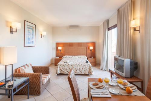 Imagen de la habitación del Hotel Bakour OH Nice Costa del Sol. Foto 7