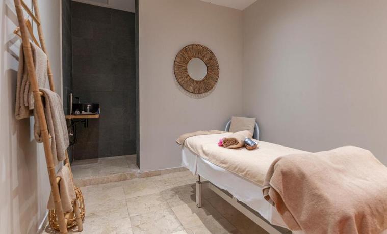 Imagen de los interiores del Hotel Bakour OH Nice Costa del Sol. Foto 24