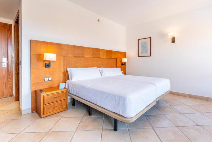 Imagen de la habitación del Hotel Bakour OH Nice Costa del Sol. Foto 9