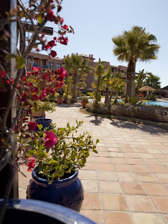 Imagen de los exteriores del Hotel Bakour OH Nice Costa del Sol. Foto 10