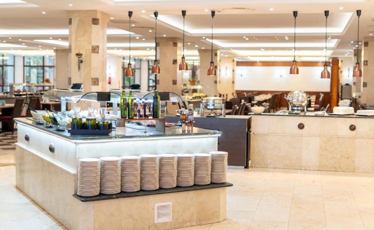 Imagen del bar/restaurante del Hotel Bakour OH Nice Costa del Sol. Foto 4