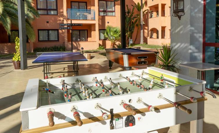 Imagen de los interiores del Hotel Bakour OH Nice Costa del Sol. Foto 26