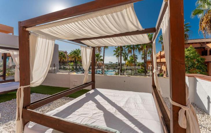 Imagen de los exteriores del Hotel Bakour OH Nice Costa del Sol. Foto 19