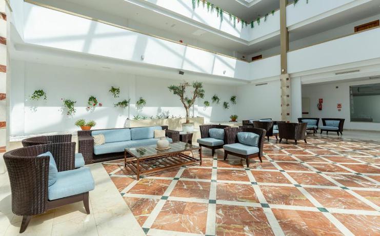 Imagen de los interiores del Hotel Bakour OH Nice Costa del Sol. Foto 27