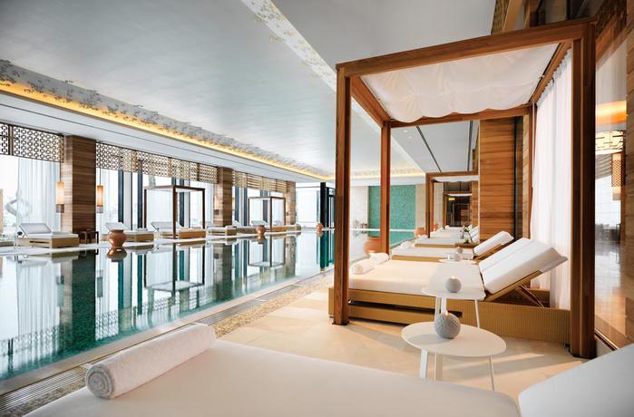 Imagen de la piscina del Hotel Baku Marriott Boulevard. Foto 17