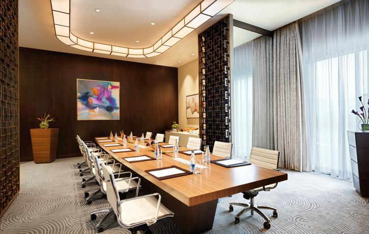 Imagen de los interiores del Hotel Baku Marriott Boulevard. Foto 14