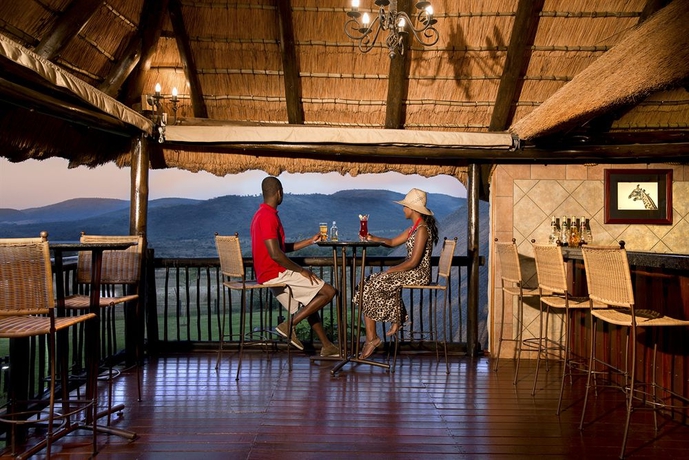 Imagen de la piscina del Hotel Bakubung Bush Lodge. Foto 15