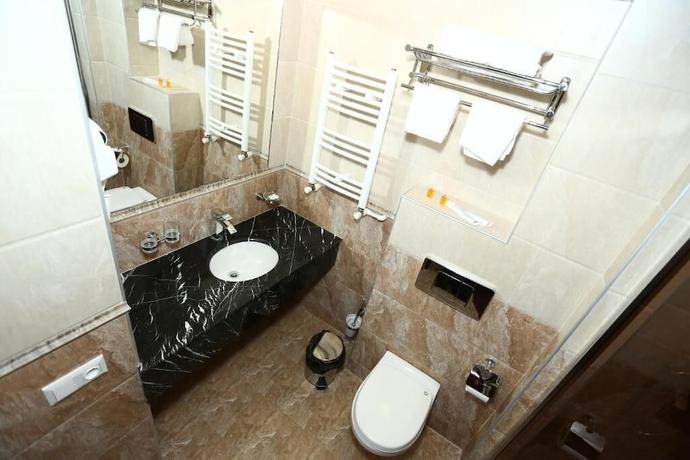 Imagen de la habitación del Hotel BakurianiPearl. Foto 7