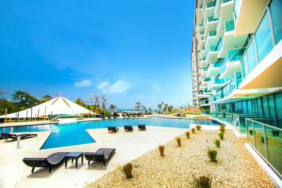 Imagen de la piscina del Hotel Bala Beach Resort. Foto 9