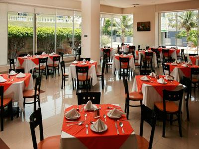 Imagen del bar/restaurante del Hotel Balaj&uacute; and Suites. Foto 3