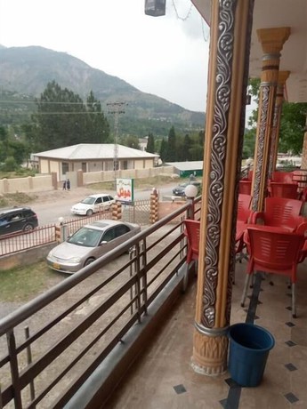 Imagen del bar/restaurante del Hotel Balakot International. Foto 2