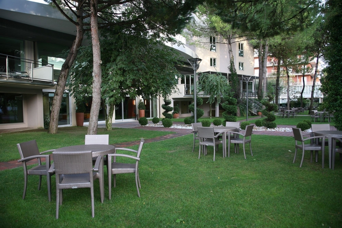 Imagen de los exteriores del Hotel Balance. Foto 8