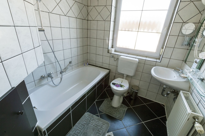 Imagen de la habitación del Hotel Balaton. Foto 7