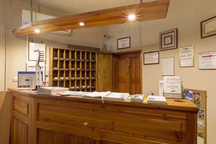 Imagen de los interiores del Hotel Balaton. Foto 14