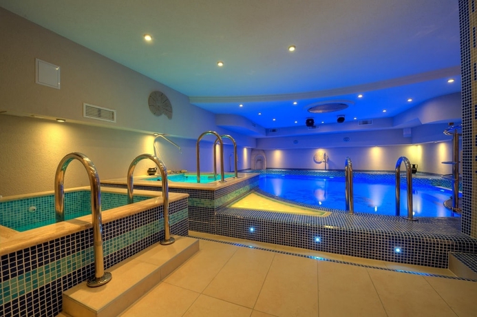 Imagen de la piscina del Hotel Balaton. Foto 15