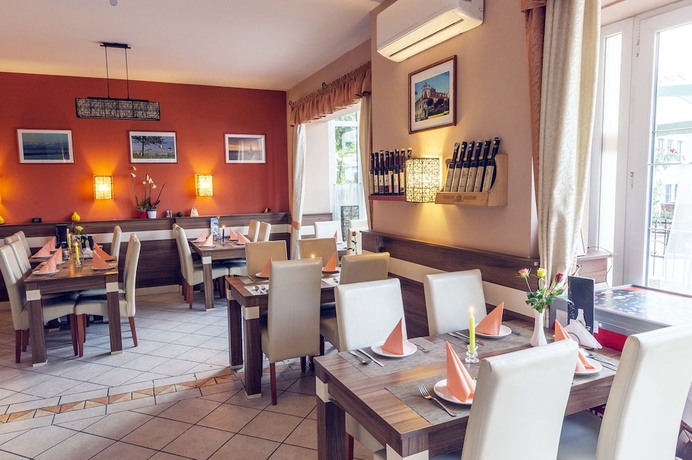 Imagen del bar/restaurante del Hotel Balaton. Foto 2