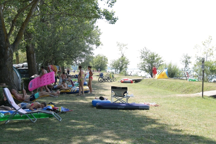 Imagen de los exteriores del Hotel Balatontourist Vadvirág Kemping. Foto 7