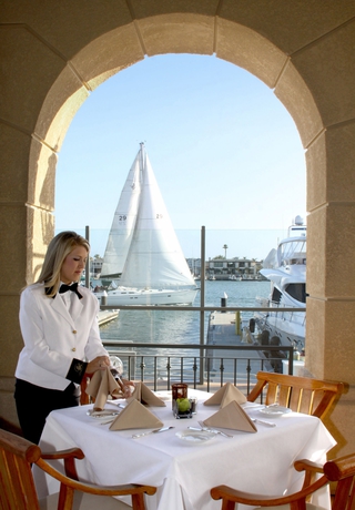 Imagen del bar/restaurante del Hotel Balboa Bay Resort. Foto 4