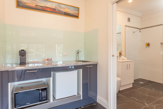 Imagen de la habitación del Hotel Balconies Lakeside. Foto 18