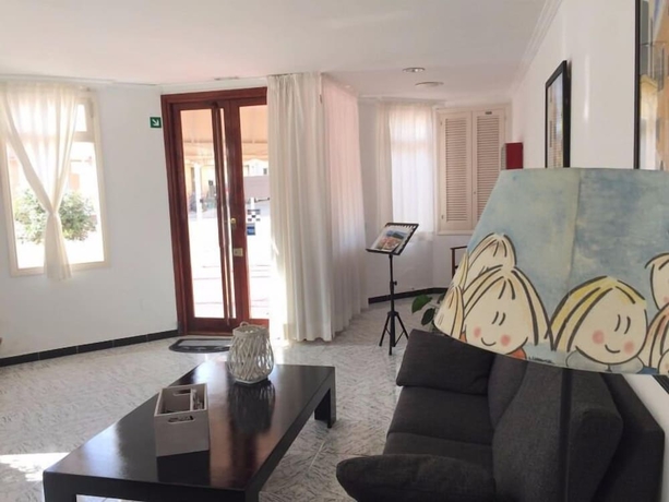 Imagen de los interiores del Hotel Balear, Ciudadela. Foto 12