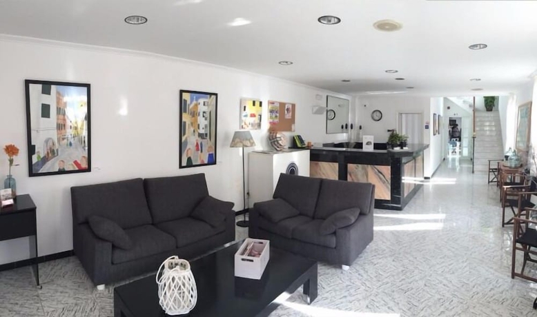 Imagen de los interiores del Hotel Balear, Ciudadela. Foto 14