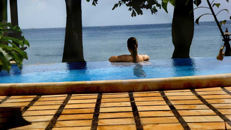 Imagen de la piscina del Hotel Bali Bhuana Beach Cottage. Foto 8