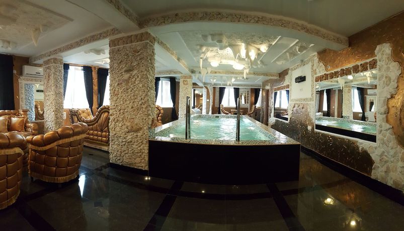 Imagen de la habitación del Hotel Bali Colosseum. Foto 12