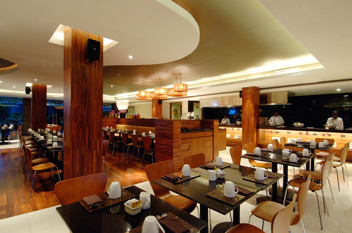 Imagen del bar/restaurante del Hotel Bali Dynasty Resort. Foto 4