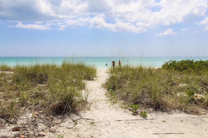 Imagen de la habitación del Hotel Bali Hai Beachfront Resort and Spa. Foto 2