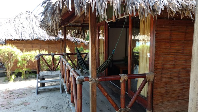 Imagen de la habitación del Hotel Bali Hai Bungalows. Foto 6