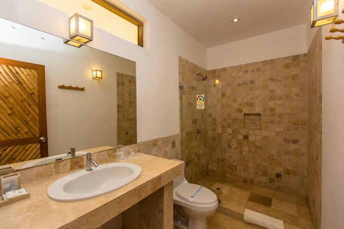 Imagen de la habitación del Hotel Bali Hai Bungalows. Foto 17