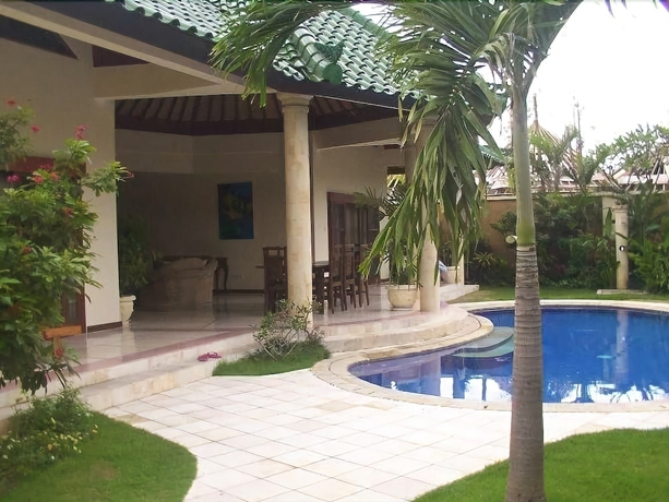 Imagen de la piscina del Hotel Bali Jade Villas. Foto 17