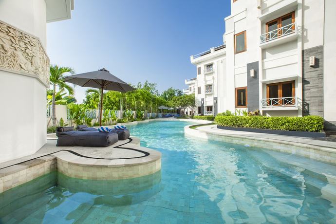 Imagen de la piscina del Hotel Bali Karma Sajtra. Foto 17