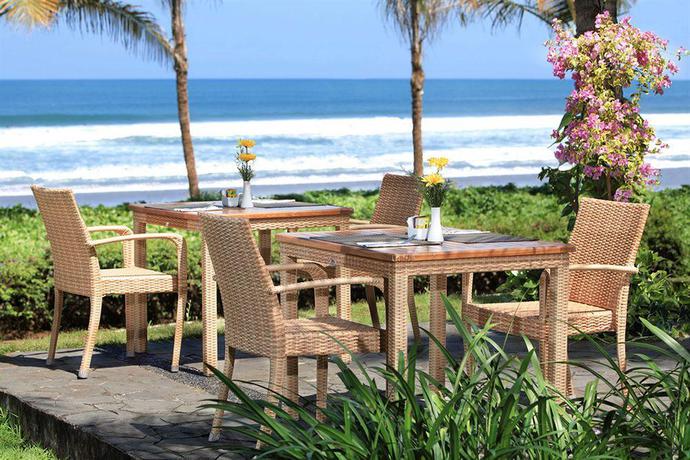 Imagen del bar/restaurante del Hotel Bali Mandira Beach Resort and Spa. Foto 2