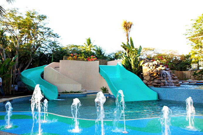 Imagen de la piscina del Hotel Bali Mandira Beach Resort and Spa. Foto 13