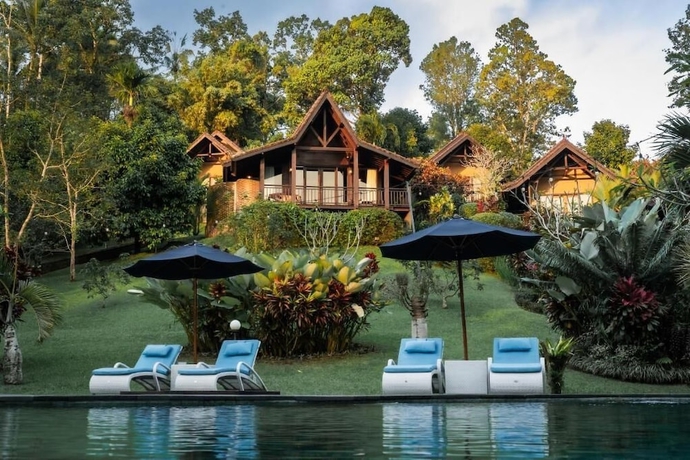 Imagen de la piscina del Hotel Bali Palms. Foto 10
